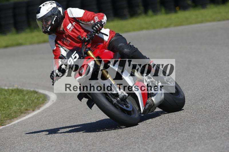 /Archiv-2024/29 12.06.2024 MOTO.CH Track Day ADR/Gruppe gelb/95